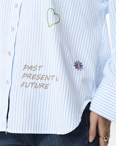 Nümph - NUAshley Embroidery Skjorte - Airy Blue 